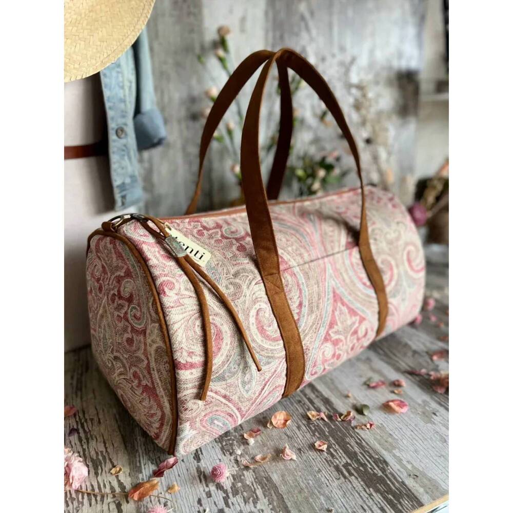 NEW ATENTI women's mayflower duffle bag in multi
